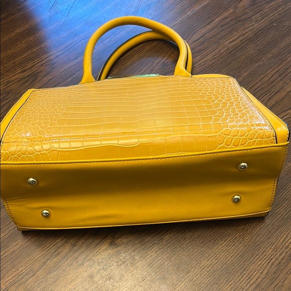 Elegant Yellow Croc-Embossed Satchel - Picture 4 of 4
